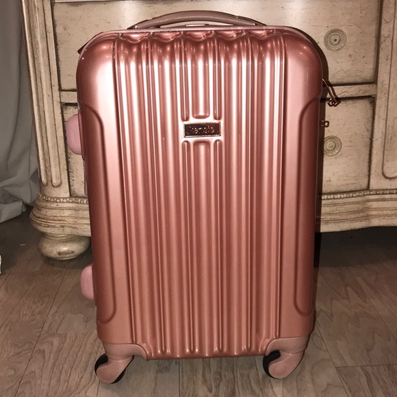 kensie 20 in expandable spinner carry on